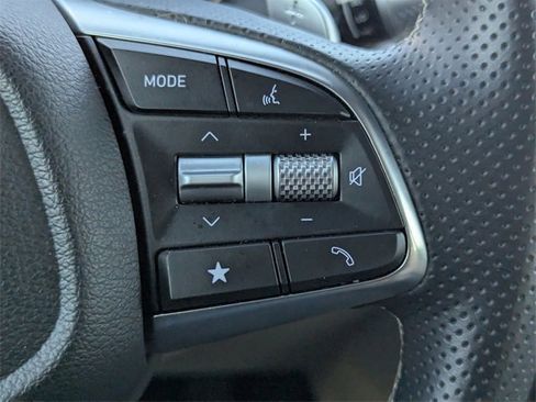 Used 2025 Genesis G70 2.5T image 25