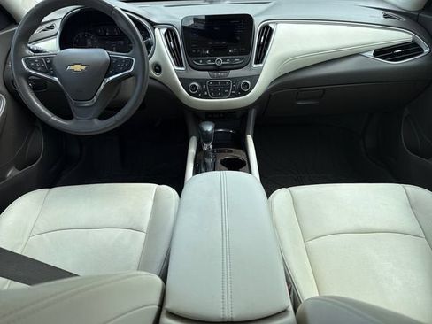 Used 2022 Chevrolet Malibu LT w/ Leather Package FWD image 13