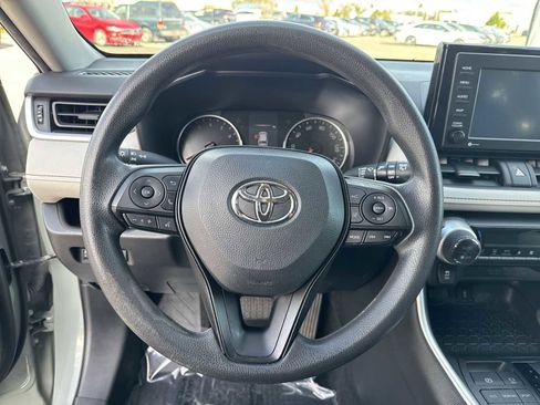 Used 2022 Toyota RAV4 XLE image 21
