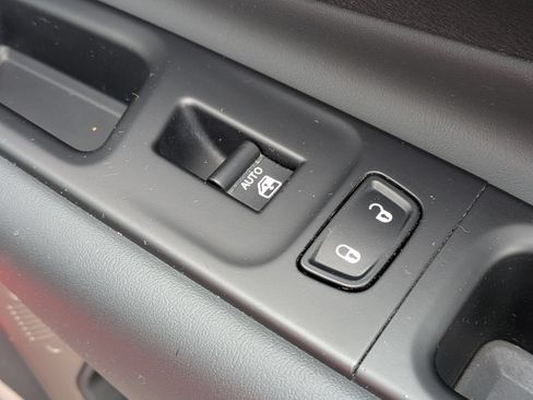 Used 2023 Jeep Renegade Latitude AWD/4WD image 34
