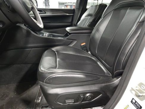 Used 2024 Jeep Grand Cherokee L Limited w/ Luxury Tech Group II image 14