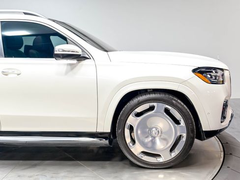 Used 2024 Mercedes-Benz Maybach GLS 600 4MATIC image 21