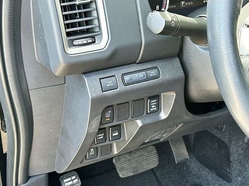 Used 2022 Nissan Frontier SV AWD/4WD image 11