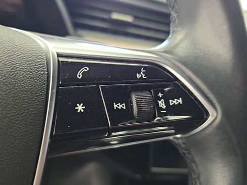 Used 2022 Audi e-tron Premium Plus w/ Premium Plus Package image 18