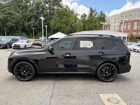 Used 2027 BMW X7 xDrive40i w/ M Sport Package AWD/4WD image 2