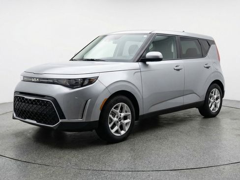 Used 2025 Kia Soul LX w/ LX Technology Package image 3