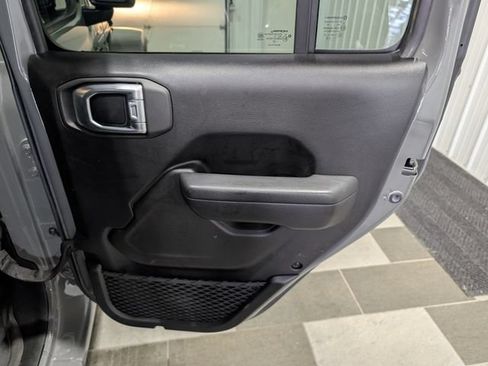 Used 2023 Jeep Gladiator Sport AWD/4WD image 23