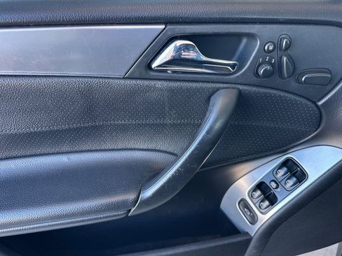 Used 2006 Mercedes-Benz C 230 Sedan image 10