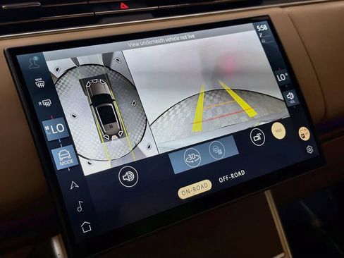 Certified 2025 Land Rover Range Rover SE AWD/4WD image 14