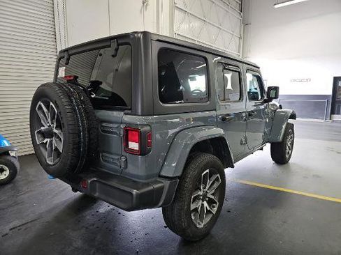 Used 2024 Jeep Wrangler Unlimited w/ Convenience Group AWD/4WD image 2