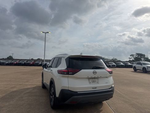 Used 2023 Nissan Rogue SV w/ SV Premium B Package FWD image 15
