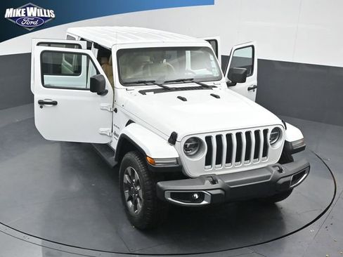 Used 2018 Jeep Wrangler Unlimited Sahara image 25