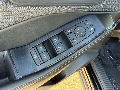 Used 2022 Nissan Rogue SV FWD image 12
