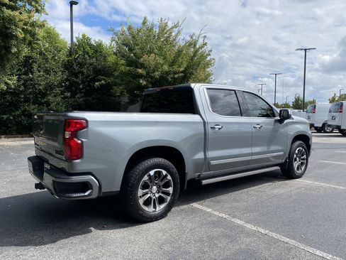 Used 2025 Chevrolet Silverado 1500 High Country w/ Technology Package AWD/4WD image 9