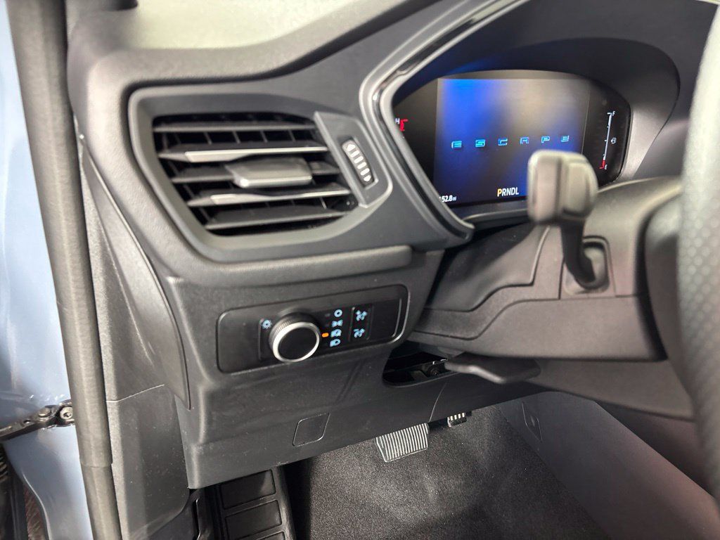 Used 2025 Ford Escape ST-Line FWD image 25