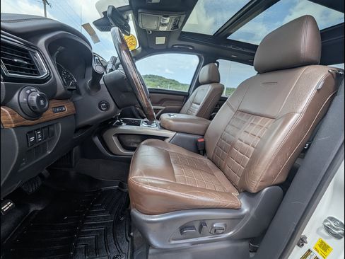 Used 2021 Nissan Titan Platinum Reserve w/ Moonroof Package AWD/4WD image 20