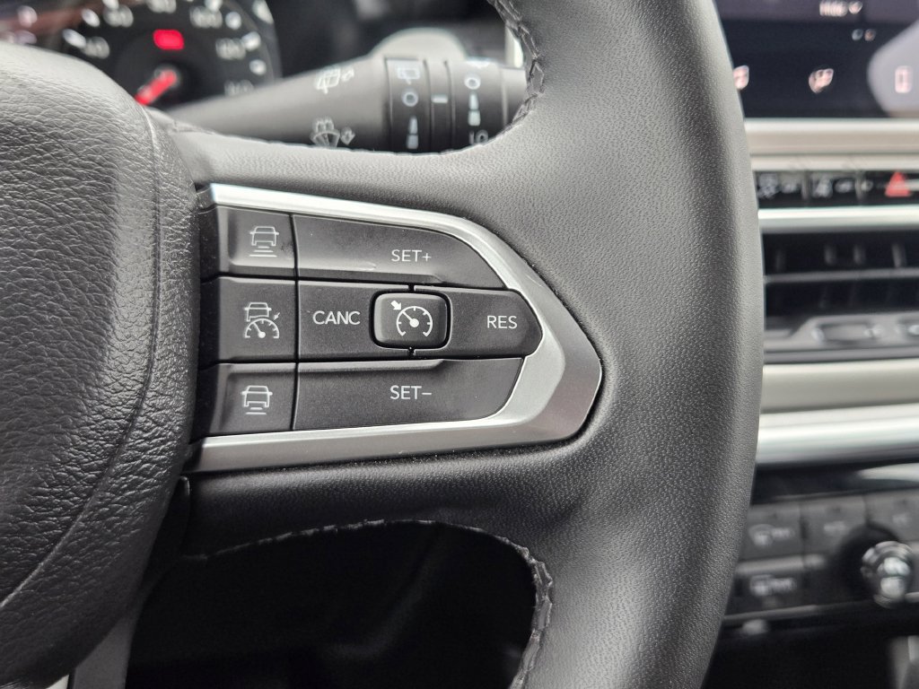 Used 2025 Jeep Compass Limited AWD/4WD image 28