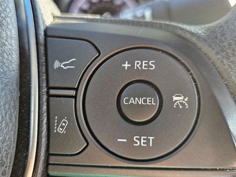 Used 2018 Toyota Camry LE image 17