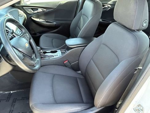 Used 2025 Chevrolet Malibu RS FWD image 18