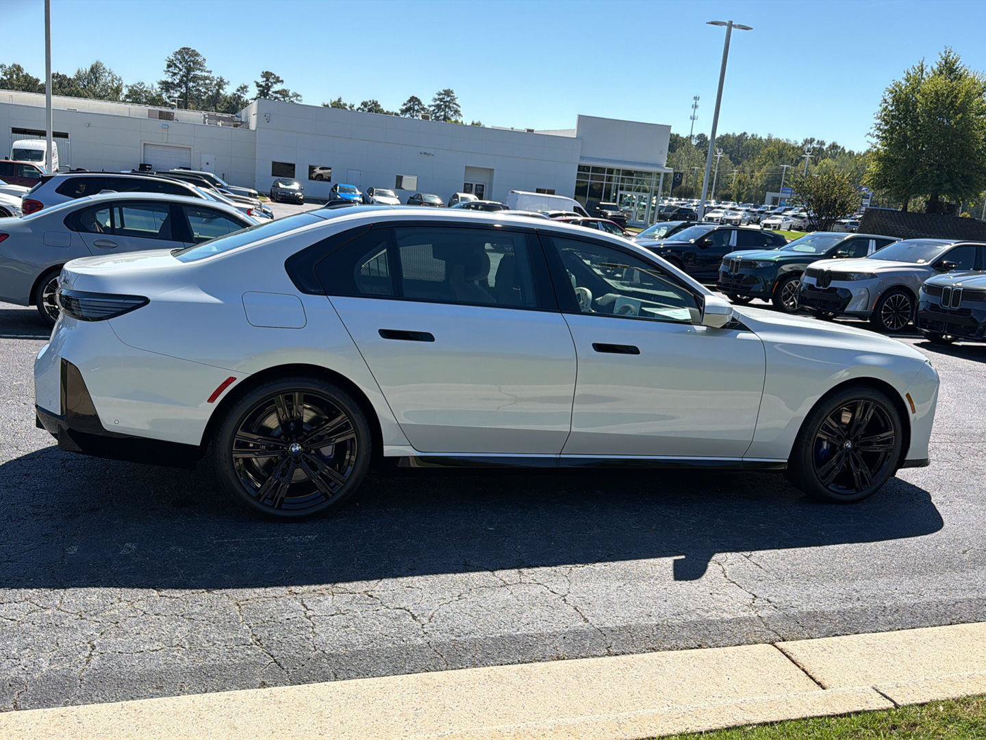 New 2027 BMW 740i RWD image 7