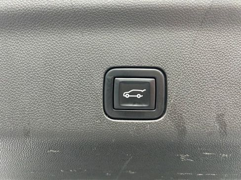 Used 2022 Chevrolet Suburban RST w/ Luxury Package image 52