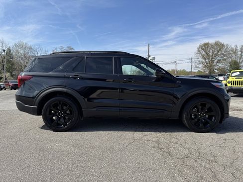 Used 2023 Ford Explorer ST-Line image 9