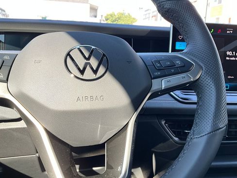 New 2025 Volkswagen Tiguan SE R-Line image 20