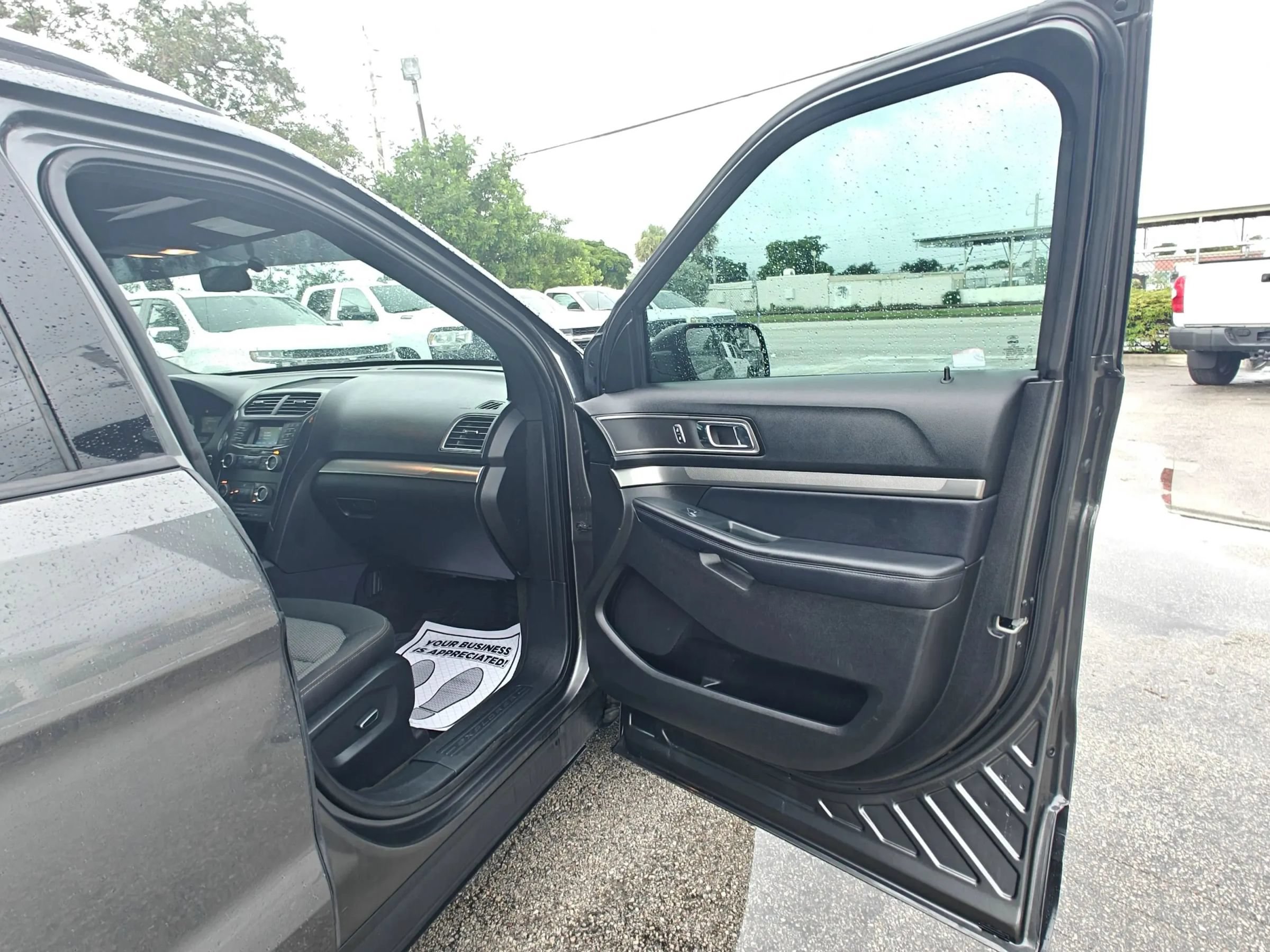 Used 2018 Ford Explorer XLT w/ Class II Trailer Tow Package FWD image 14