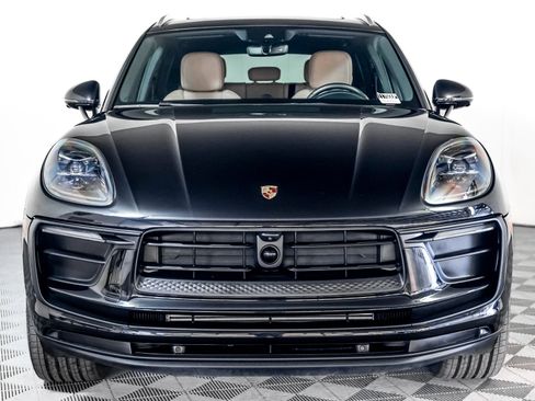 Certified 2024 Porsche Macan image 7