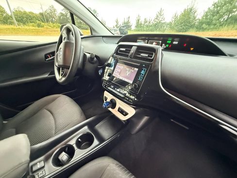 Used 2016 Toyota Prius Two FWD image 11