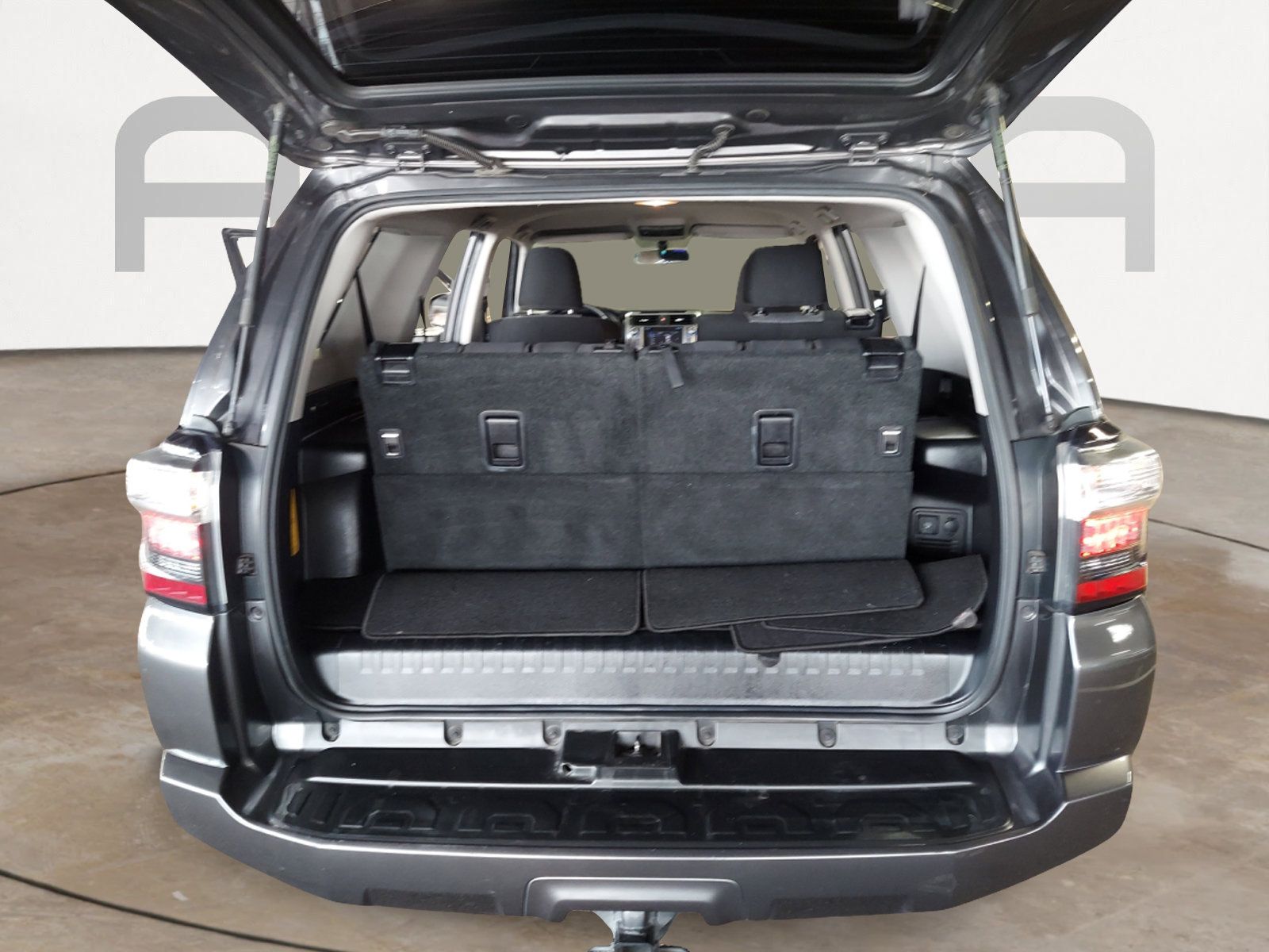 Used 2018 Toyota 4Runner SR5 RWD image 12
