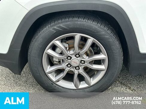 Used 2024 GMC Terrain SLT FWD image 12