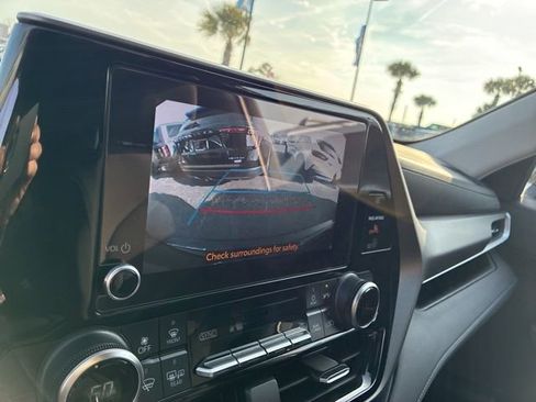 Used 2024 Toyota Highlander LE image 34