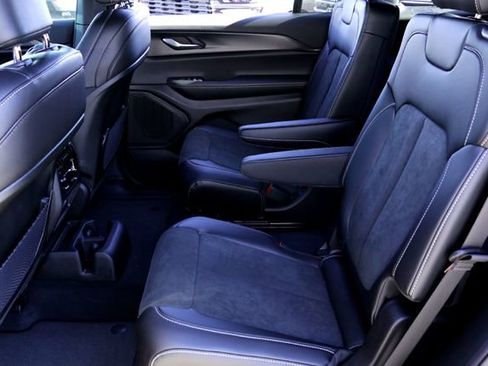 New 2025 Jeep Grand Cherokee L Altitude image 18