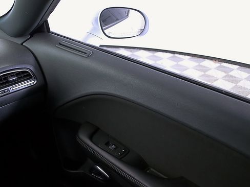 Used 2019 Dodge Challenger SXT image 18