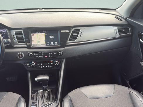 Used 2019 Kia Niro S Touring FWD image 13