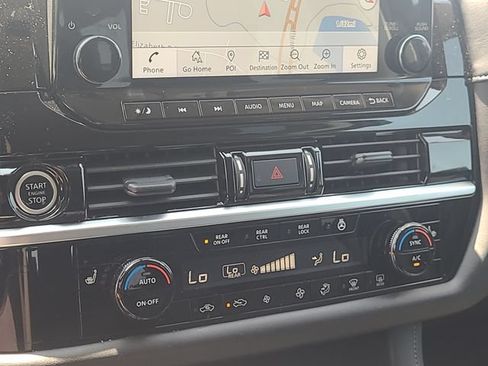 Used 2024 Nissan Pathfinder SL FWD image 21