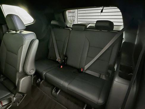 Used 2025 Buick Enclave Preferred FWD image 29