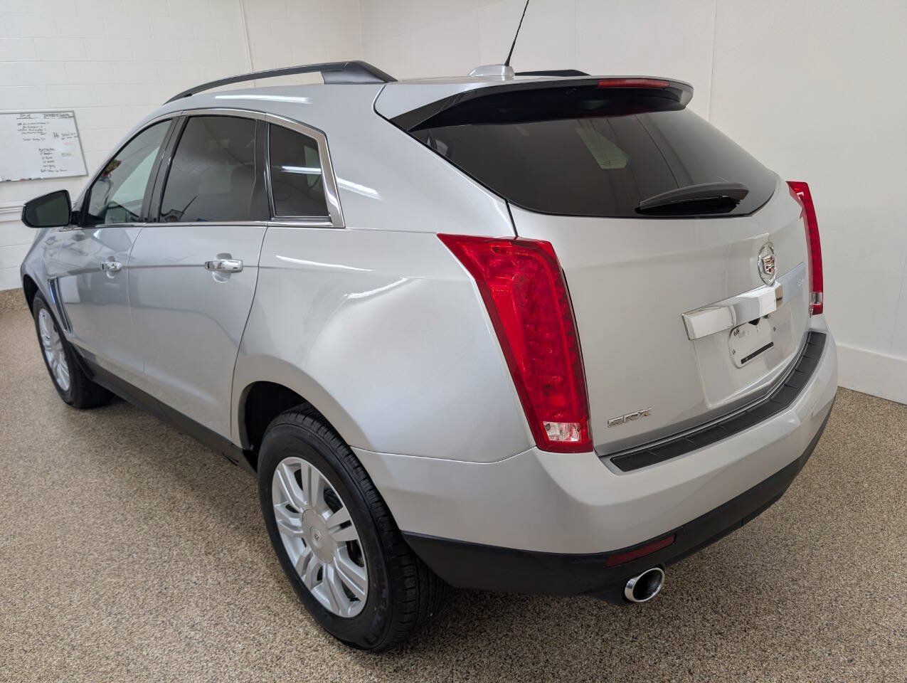 Used 2015 Cadillac SRX FWD image 3