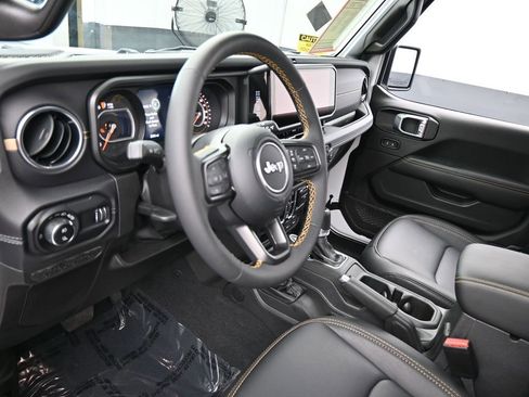 Used 2024 Jeep Gladiator Sport w/ Premium Package image 10