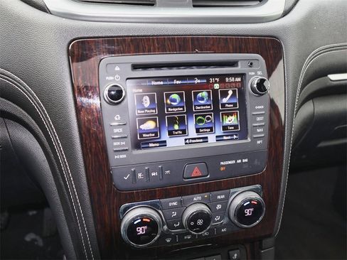 Used 2017 Chevrolet Traverse LT image 24