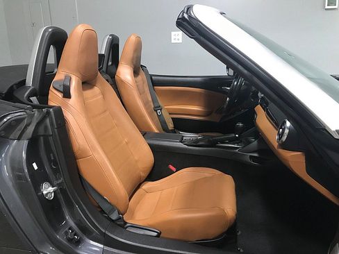 Used 2017 FIAT 124 Spider Lusso RWD image 22