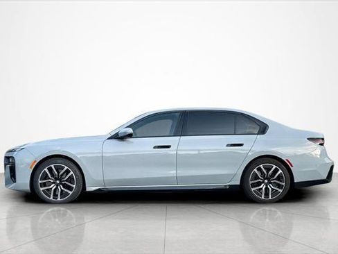 Used 2023 BMW 740i w/ Parking Assistance Package RWD image 2