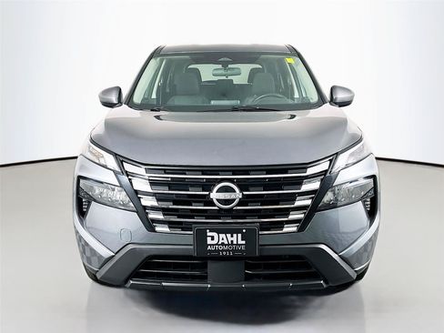 Used 2025 Nissan Rogue SV AWD/4WD image 3