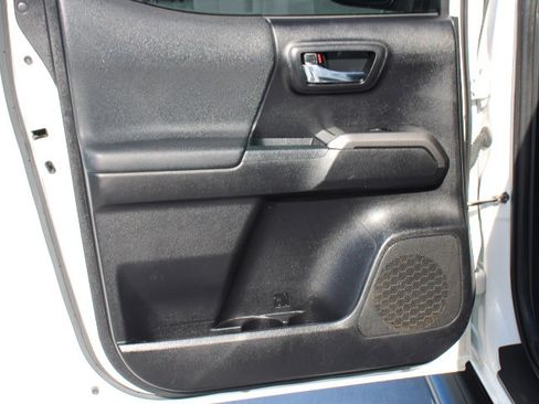 Used 2020 Toyota Tacoma TRD Sport image 15