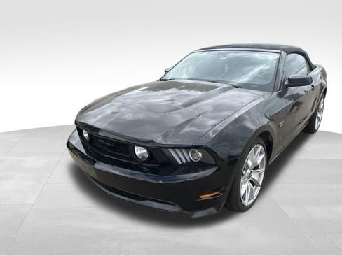 Used 2010 Ford Mustang GT RWD image 7