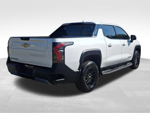 Used 2025 Chevrolet Silverado EV LT AWD/4WD image 6