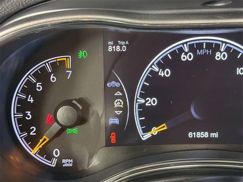 Used 2020 Jeep Grand Cherokee Altitude image 12