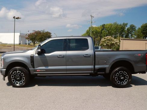 Used 2025 Ford F350 Platinum AWD/4WD image 4