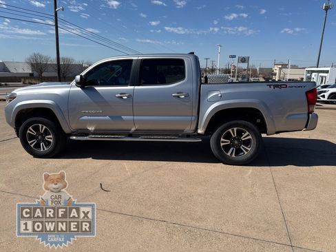 Used 2017 Toyota Tacoma TRD Sport w/ Tow Package image 4